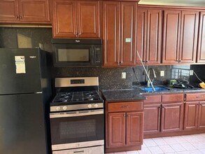 198 Griffith St in Jersey City, NJ - Building Photo - Building Photo