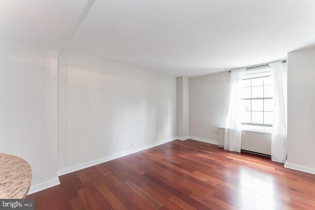219-29 S 18th St in Philadelphia, PA - Building Photo - Building Photo