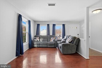 14187 Royal Oak Ln in Centreville, VA - Building Photo - Building Photo