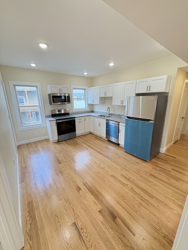 property at 7 Lowell Cir