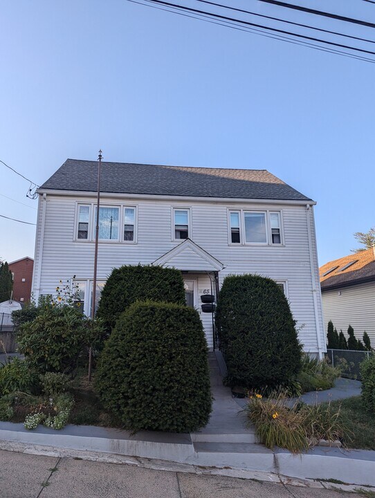 65 Hayes St, Unit First Floor Apartment in New Britain, CT - Building Photo