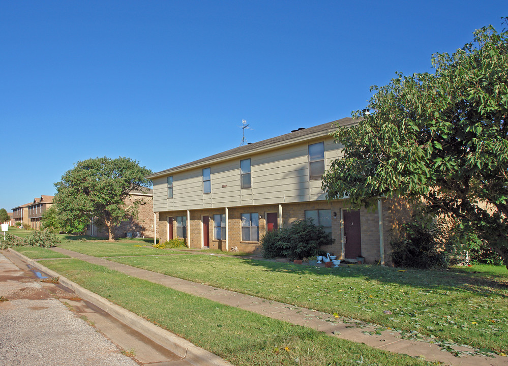 5802-5804 6th St in Lubbock, TX - Foto de edificio