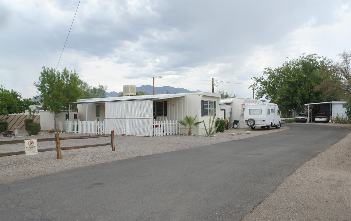 Mhp - 17 Spaces & 1 Sfr in Tucson, AZ - Foto de edificio