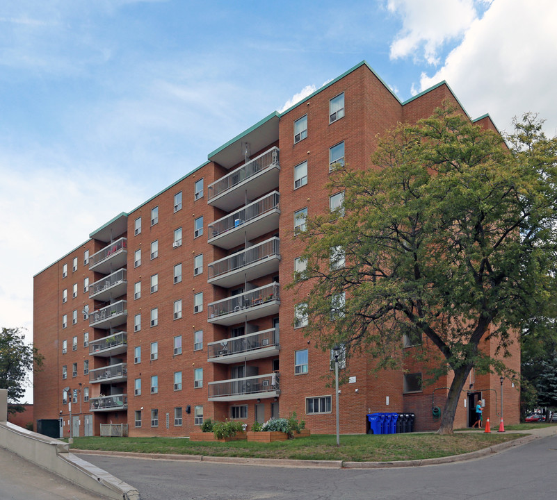 Residences on Vine in St Catharines, ON - Building Photo