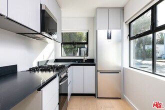 1325 Cabrillo Ave in Los Angeles, CA - Building Photo - Building Photo