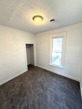 731 W 4th St, Unit 729 in Erie, PA - Foto de edificio - Building Photo