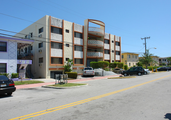 La France Apartments in Miami Beach, FL - Building Photo - Building Photo