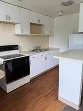 100 Logan Ave S, Unit Unit B in Renton, WA - Building Photo - Building Photo