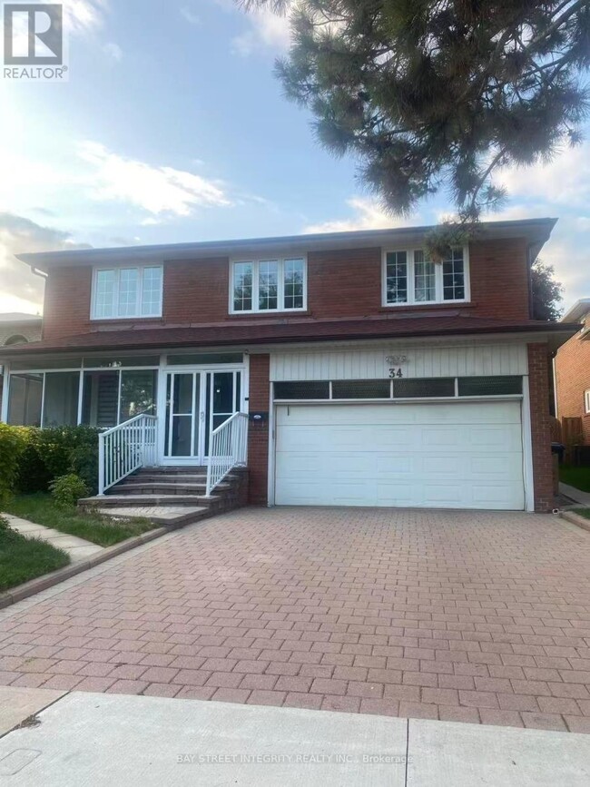 34 Clovercrest Rd in Toronto, ON - Building Photo - Building Photo