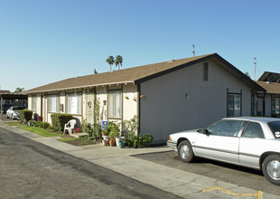 Chateau Monterey Apartments in Clovis, CA - Building Photo - Building Photo