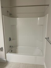 10 Braemoor Woods Rd, Unit 404 in Salem, NH - Building Photo - Building Photo