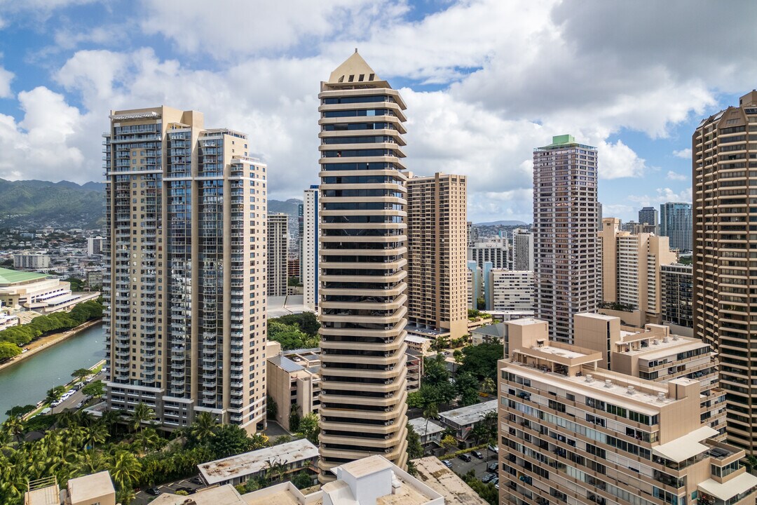 Waikiki Marina Towers in Honolulu, HI - Foto de edificio