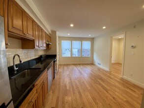 379 Harvard St, Unit 3 in Cambridge, MA - Building Photo - Building Photo