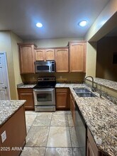 5219 W Desert Hollow Dr in Phoenix, AZ - Building Photo - Building Photo