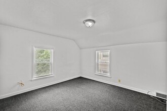 565 Sixth St in Pitcairn, PA - Building Photo - Building Photo