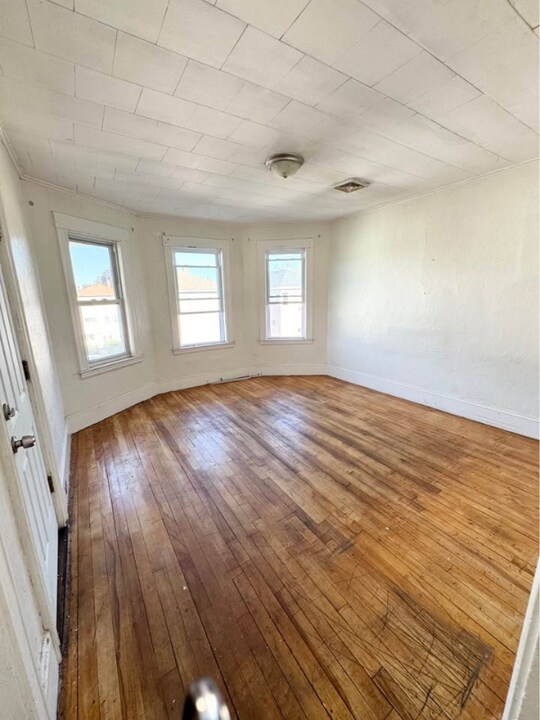 28 Vale St in Worcester, MA - Building Photo