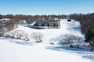 Stone Manor in Lake Geneva, WI - Building Photo - Building Photo