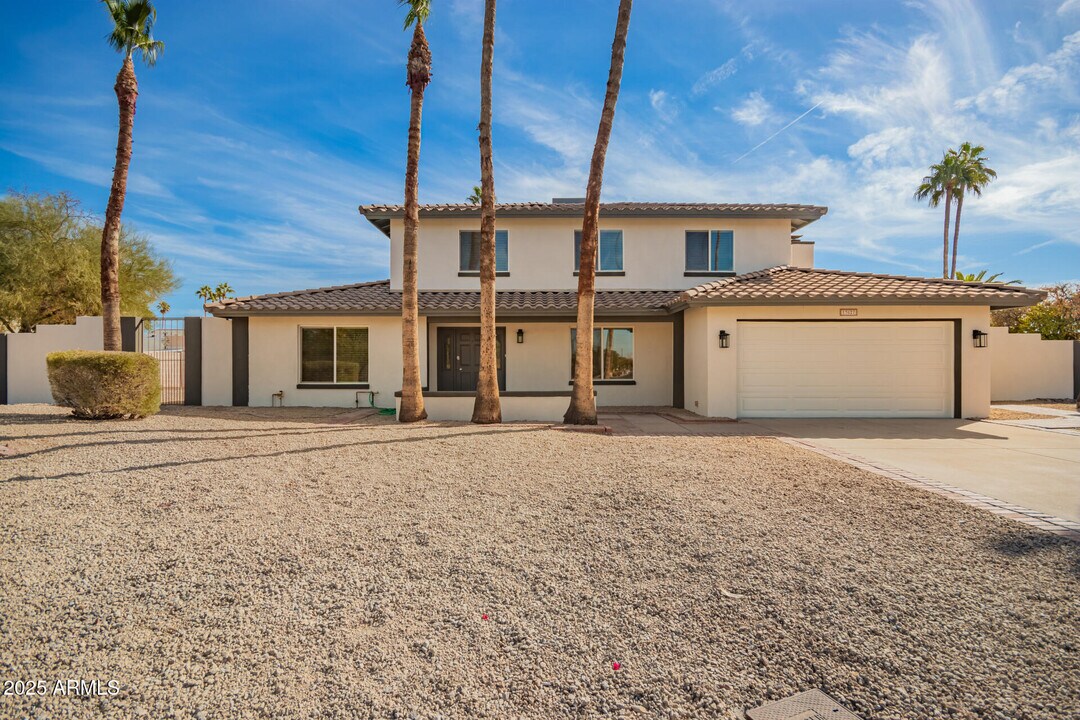 13627 N 57th Pl in Scottsdale, AZ - Building Photo