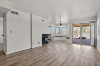 9413 N Albatross Dr in Tucson, AZ - Foto de edificio - Building Photo