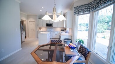 54 Winchester Dr in North Haven, CT - Building Photo - Building Photo