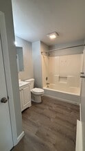 433 Sunderland Rd in Worcester, MA - Foto de edificio - Building Photo
