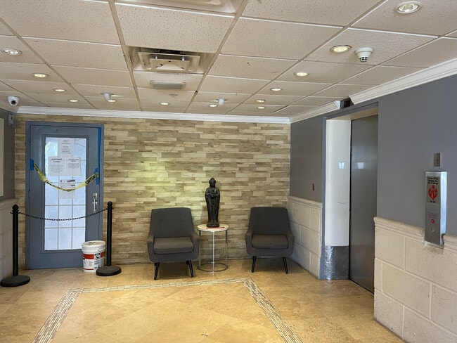 7545 E Treasure Dr, Unit 5K in North Bay Village, FL - Building Photo - Building Photo