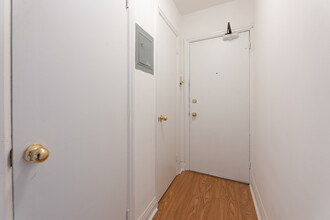 330 Chisholm Ave in Toronto, ON - Building Photo - Building Photo