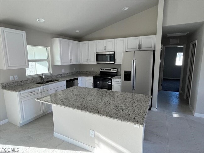 4334 SW 9th Pl in Cape Coral, FL - Building Photo - Building Photo