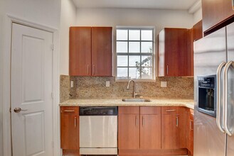 3213 NE 5th St-Unit -201 in Pompano Beach, FL - Building Photo - Building Photo