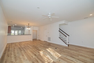 5562 Colonial Chatsworth Cir in North Charleston, SC - Building Photo - Building Photo