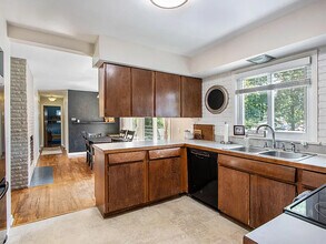 2909 Crestview Ave in Kalamazoo, MI - Foto de edificio - Building Photo