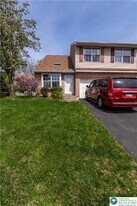 2717 Tamlynn Ln, Unit 525-103 in Easton, PA - Building Photo