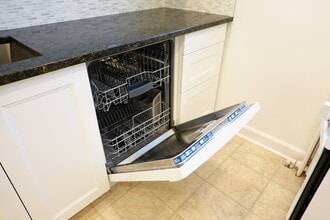 8802 Plymouth St in Silver Spring, MD - Foto de edificio - Building Photo