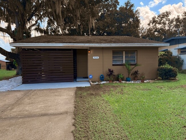 property at 735 E Crawford St
