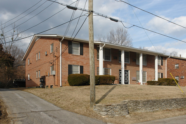 2721-2739 Brownsboro Rd in Louisville, KY - Building Photo - Building Photo