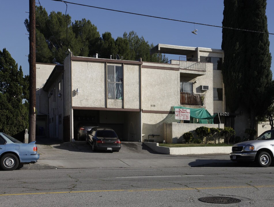 6828 Fulton Ave in North Hollywood, CA - Building Photo