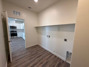 9207 Prometheus Dr in Bakersfield, CA - Building Photo - Building Photo