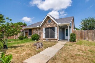 4430 Chapman St in The Colony, TX - Building Photo