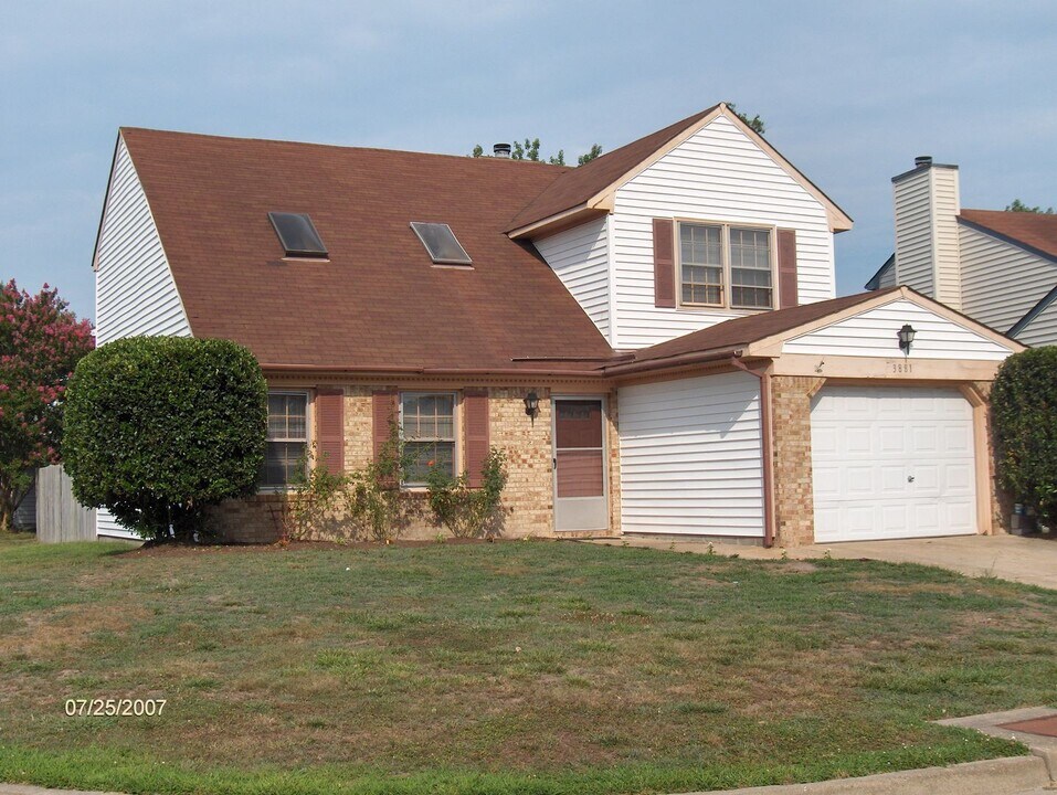 3881 Jousting Arch in Virginia Beach, VA - Building Photo