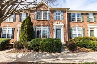 2042 Lockwood Dr in Charlottesville, VA - Building Photo - Building Photo