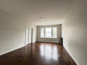 12 N 21st St, Unit 21 in East Orange, NJ - Foto de edificio - Building Photo