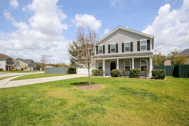 215 Smoke Rise Rd in Richmond Hill, GA - Building Photo - Building Photo