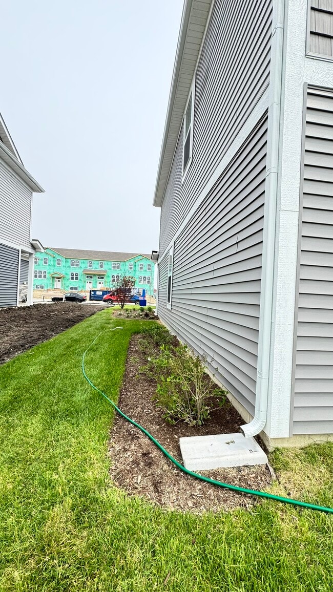 25631 W Yorkshire Dr in Plainfield, IL - Building Photo - Building Photo