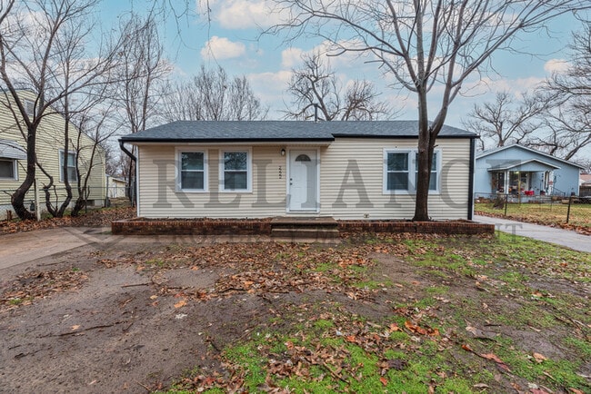 property at 2222 S Laura St