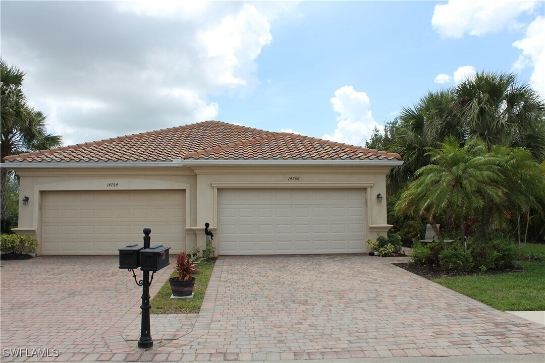 14768 Cranberry Ct in Naples, FL - Building Photo