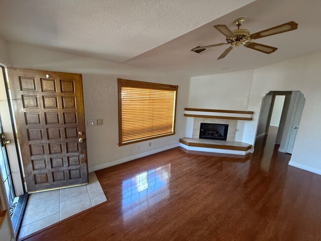 1409 Santa Margarita St, Unit F in Las Vegas, NV - Building Photo - Building Photo