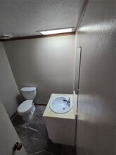 7045 Chasewood Dr in Missouri City, TX - Foto de edificio - Building Photo