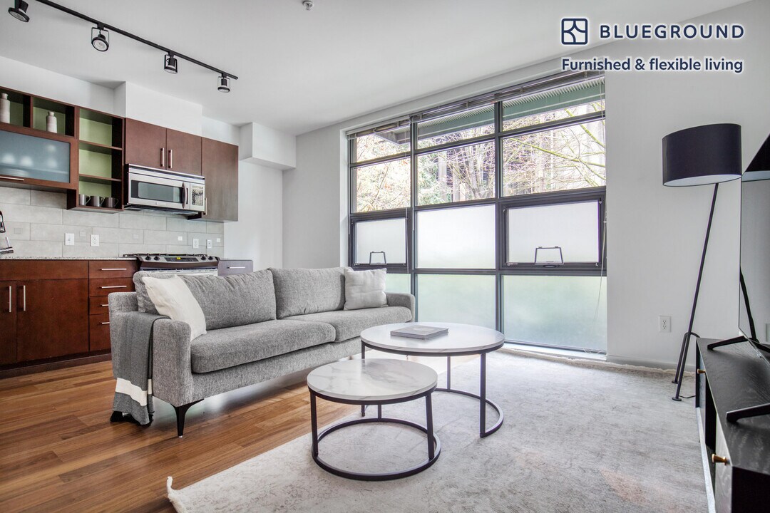 1520 Eastlake Ave E in Seattle, WA - Building Photo