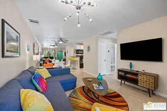 575 N Villa Ct in Palm Springs, CA - Building Photo - Building Photo