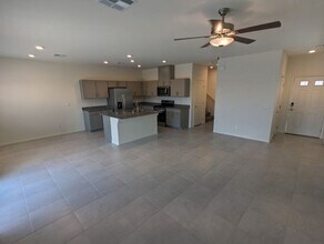 7703 Moore Crk Ln in North Las Vegas, NV - Building Photo - Building Photo